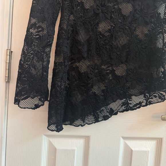 URBAN OUTFITTERS Silence + Noise Adelaide Asymmetrical Lace Top Size M - Picture 4 of 6